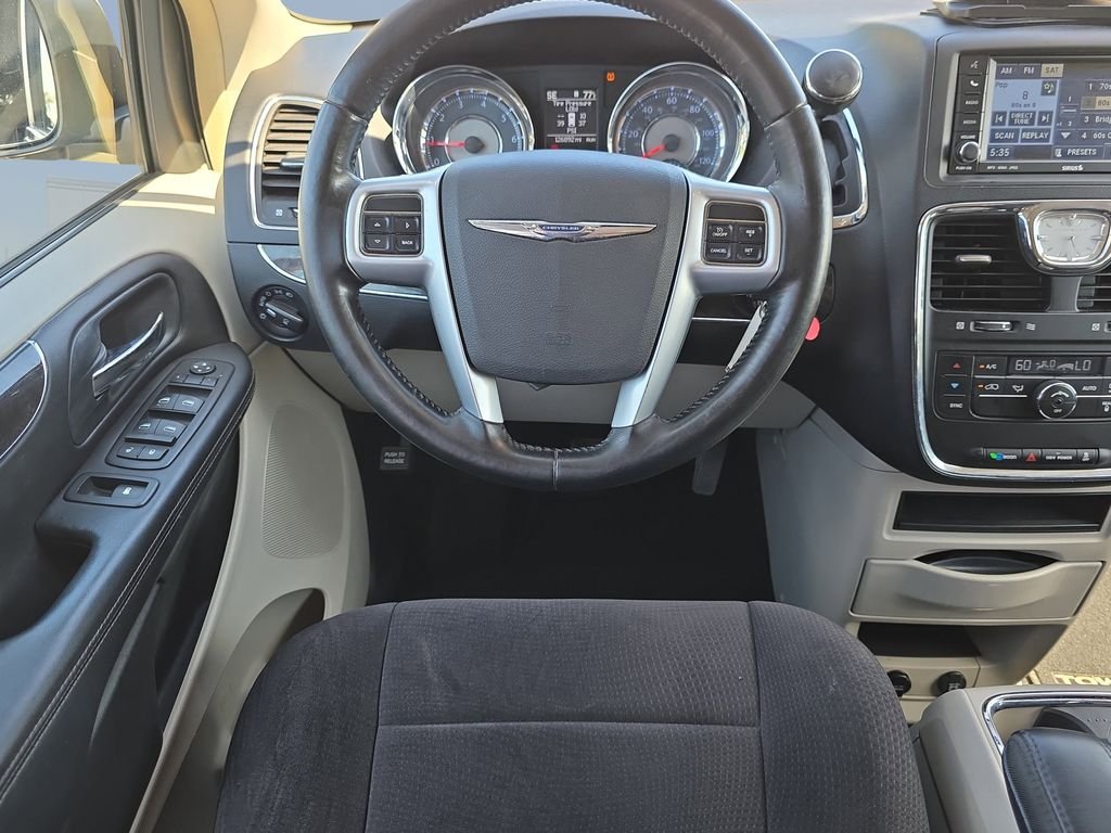 2011 Chrysler Town & Country Touring - Photo 14