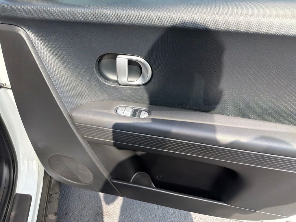 Used 2024 White Hyundai SEL image 16