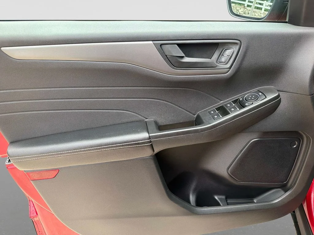 Used 2023 Red Ford Active image 18