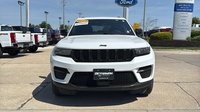 Certified Used 2025 White Jeep Altitude image 4