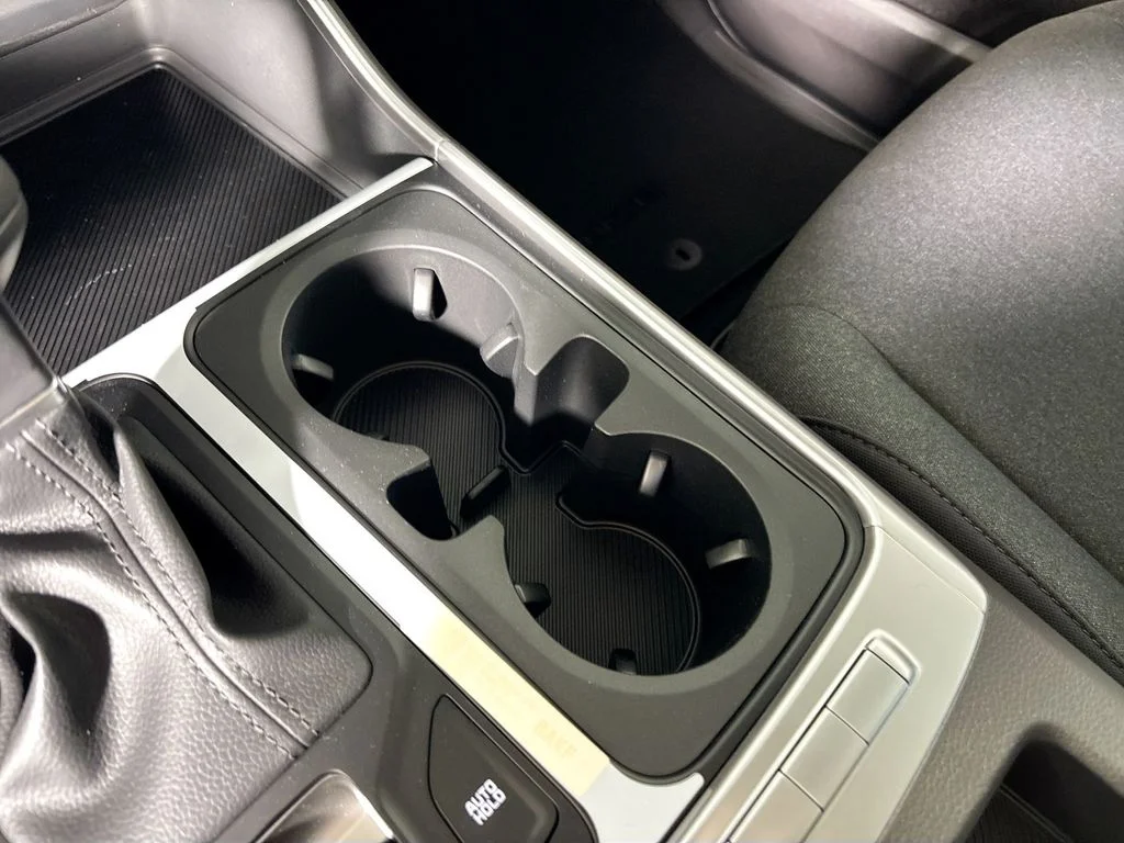 New 2027 Ceramic Silver Kia LX image 15