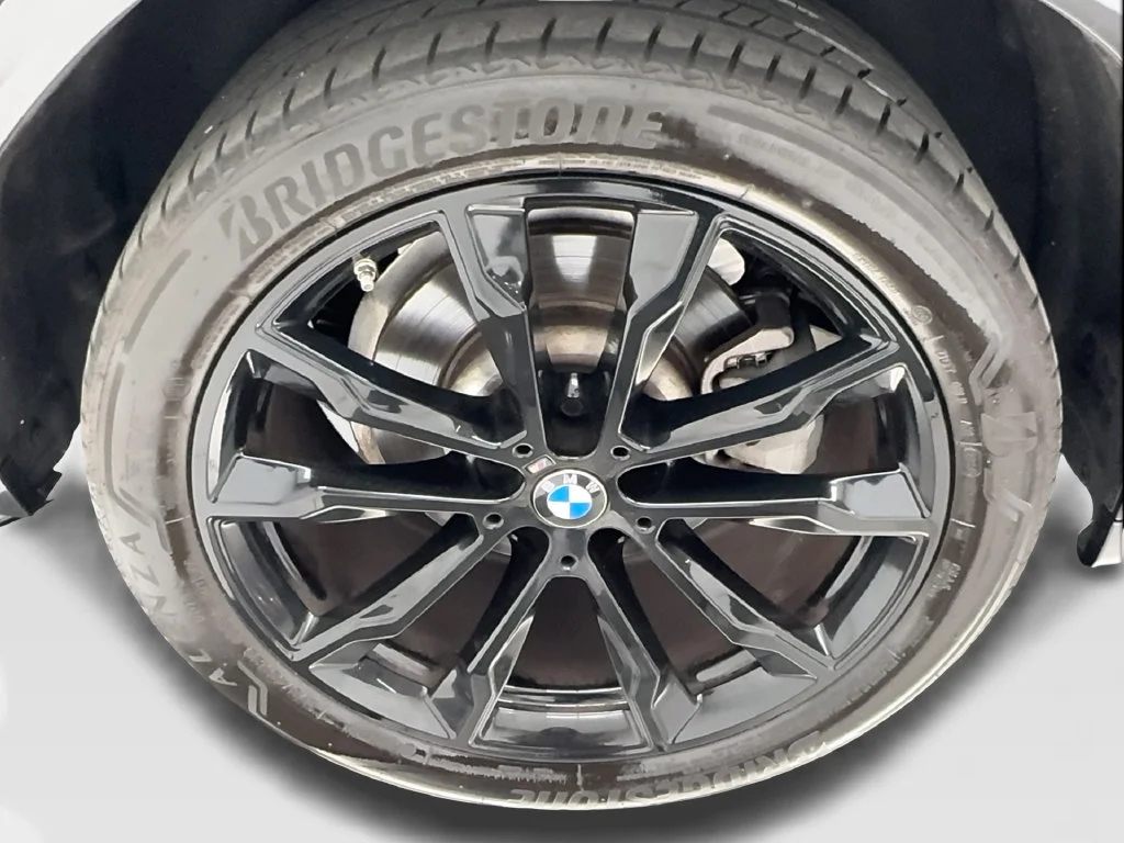 Used 2025 Gray BMW xDrive30i image 18