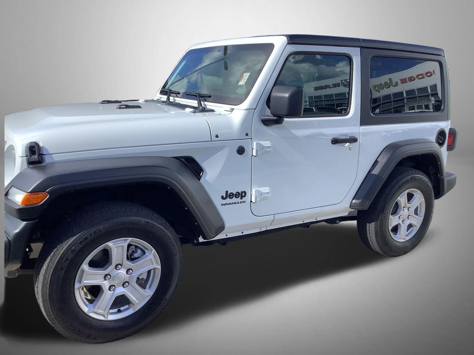 Used 2022 White Jeep Sport S image 1