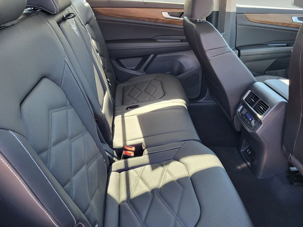 New 2026 Pure Gray Volkswagen 2.0T SE W/TECHNOLOGY image 17