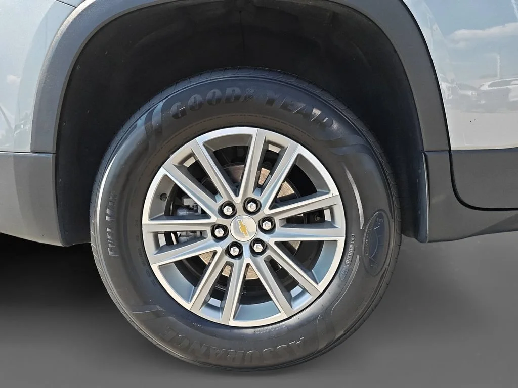 Used 2023 STERLING GRAY METALLIC Chevrolet LT Cloth image 11
