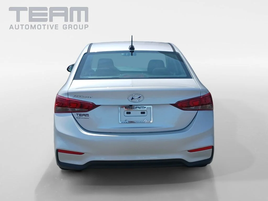 Used 2022 Silver Hyundai SEL image 6