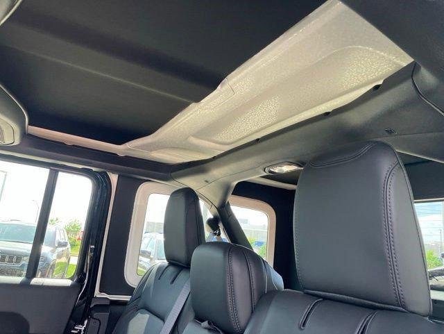New 2026 Black Clear-Coat Exterior Paint Jeep Rubicon image 25