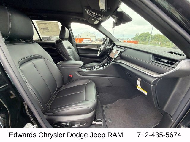 New 2027 High-Gloss Black Paint Jeep Limited image 32