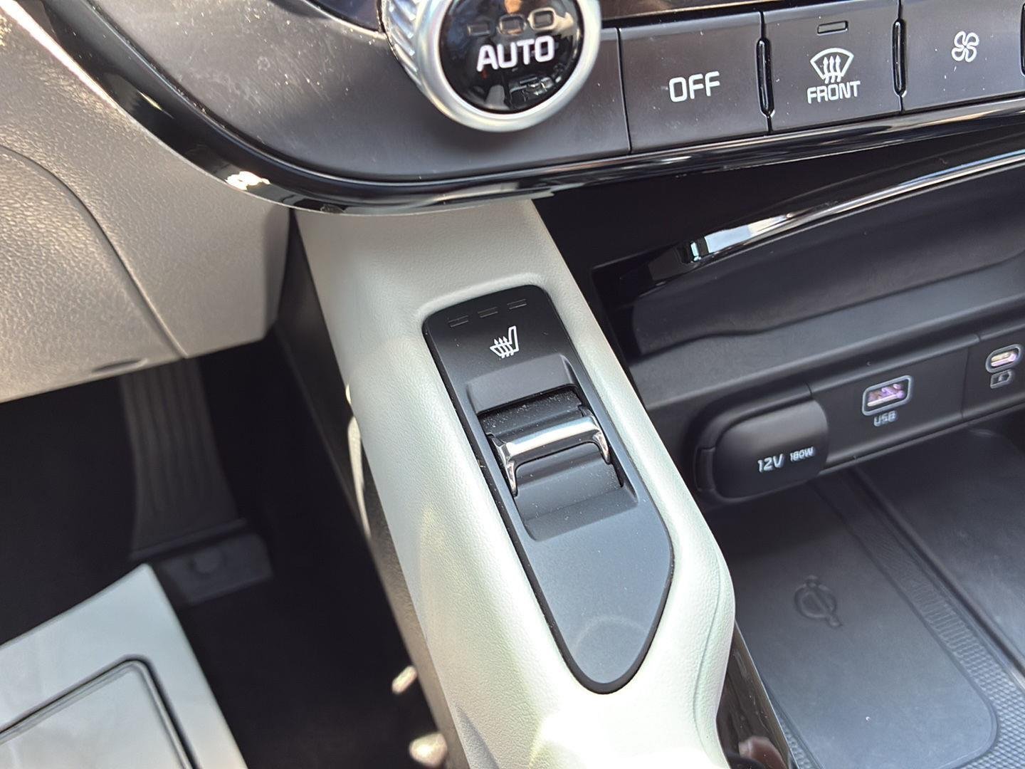 Used 2025 Glacial White Pearl Kia S image 30