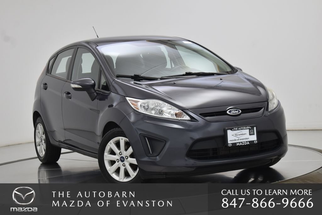 Used 2013 Gray Metallic Ford SE image 1