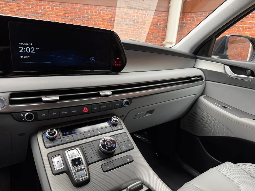 Certified Used 2025 Moonlight Hyundai SEL image 18