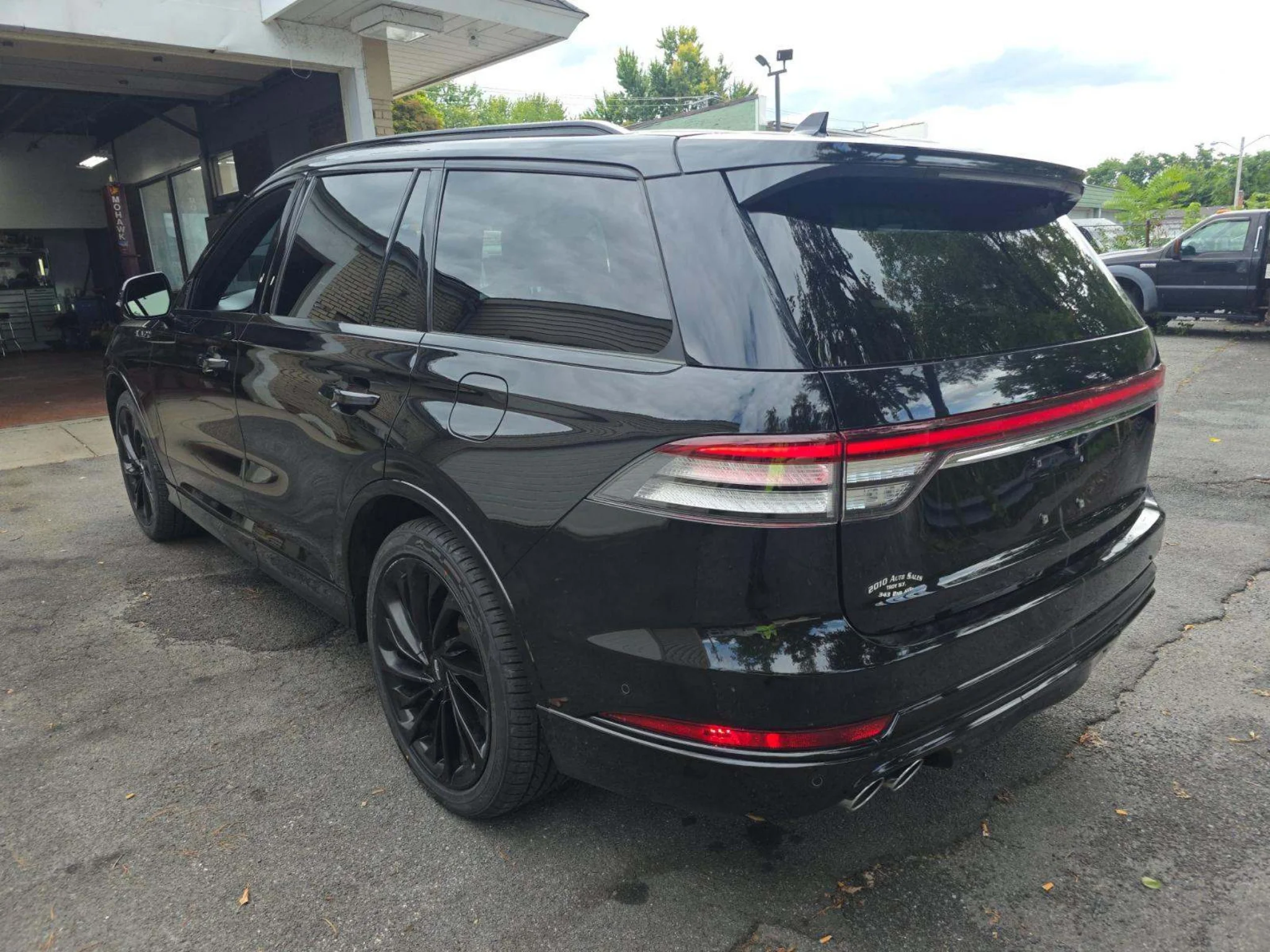Used 2023 Infinite Black Metallic Lincoln Reserve image 2
