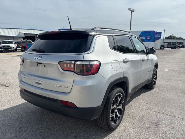 Used 2025 Silver Jeep Limited image 5