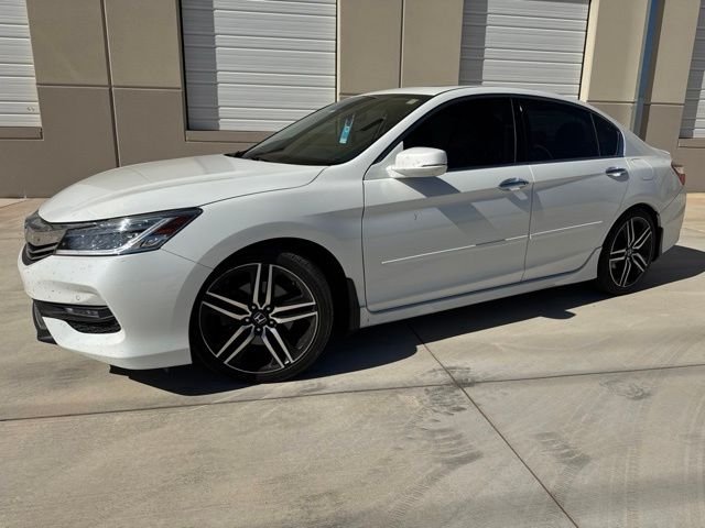 Used 2017 White Honda Touring image 1