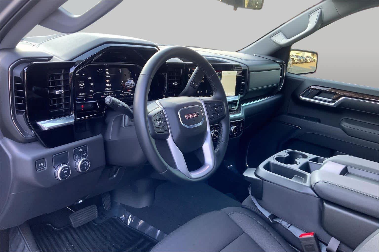 Used 2024 Sterling Metallic GMC Elevation image 17