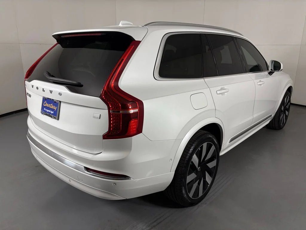 Used 2023 Crystal White Volvo Ultimate image 6