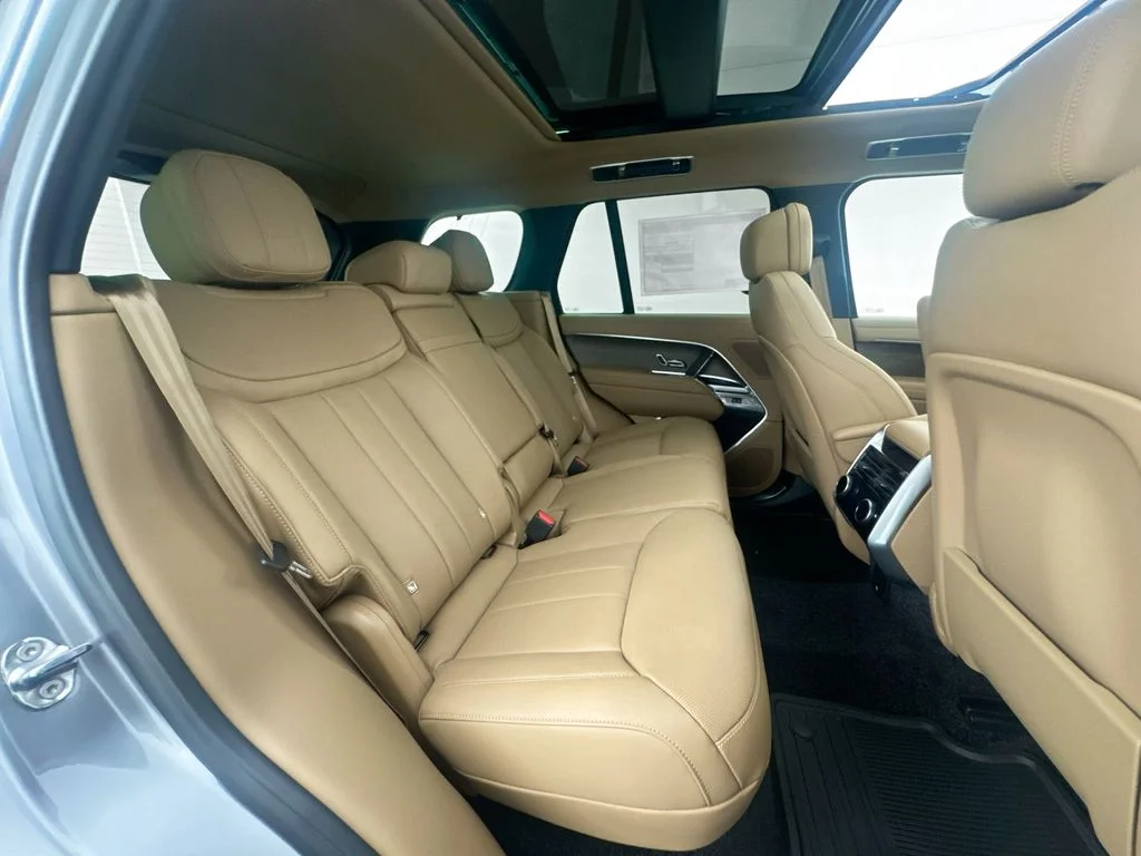 New 2026 Eiger Grey Land Rover SE image 28