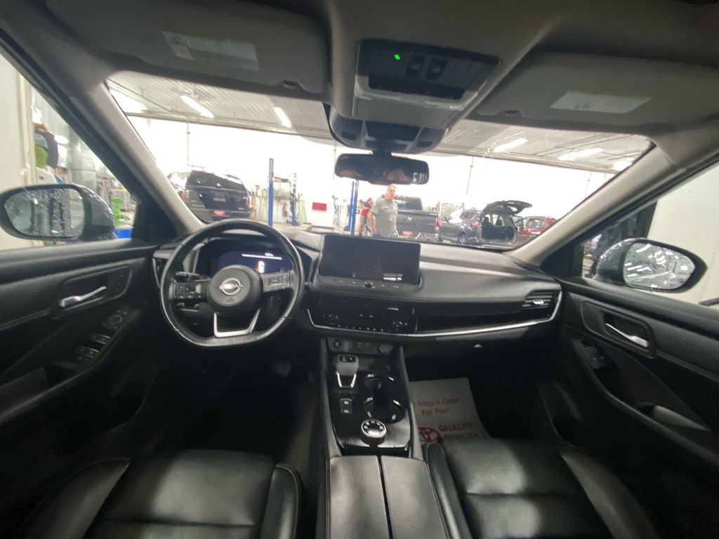 Used 2024 Gray Nissan SL image 9