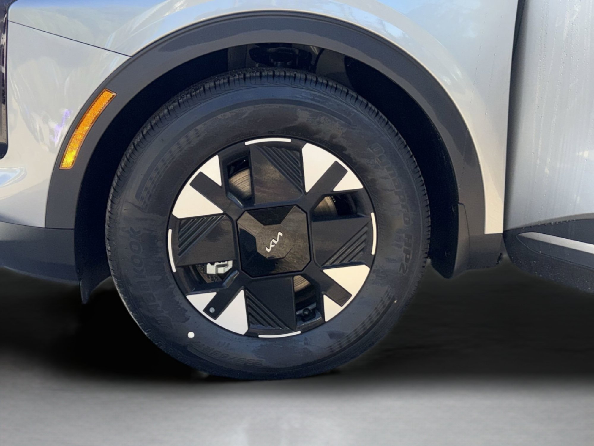 New 2026 Steel Gray Kia LX image 29