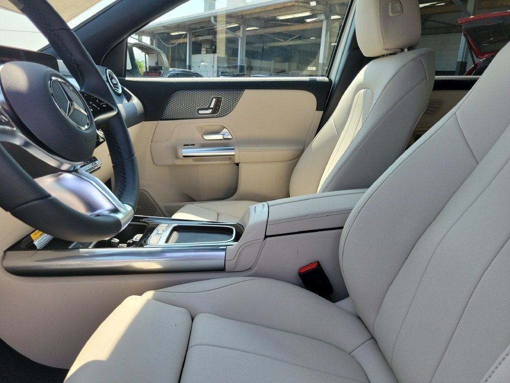 New 2026 Polar White Mercedes-Benz GLA 250 image 17