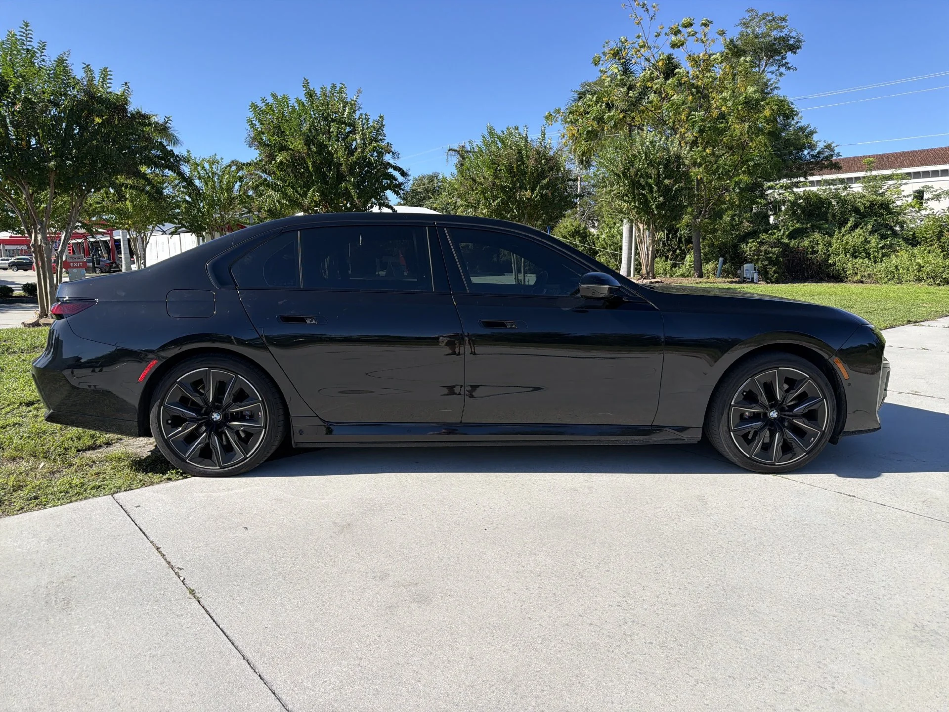 Certified Used 2024 Black Sapphire Metallic BMW xDrive60 image 3