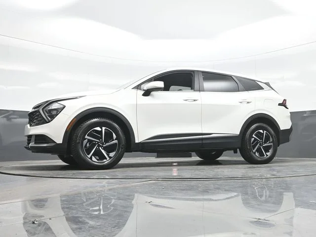 Used 2023 White Kia LX image 21