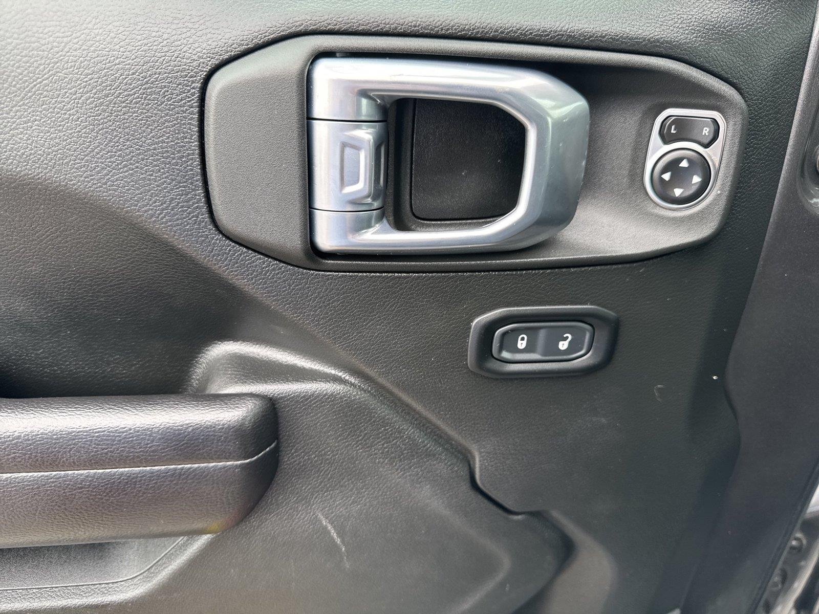 Used 2021 Granite Crystal Metallic Clearcoat Jeep Sport S image 17