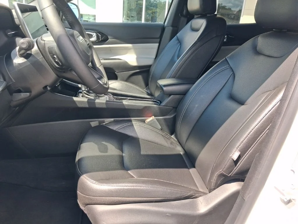 Used 2025 White Jeep Limited image 18