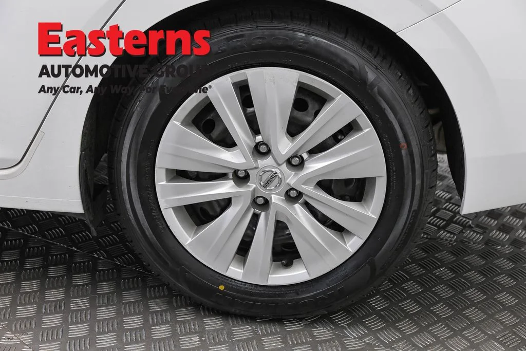 Used 2024 White Nissan S image 32