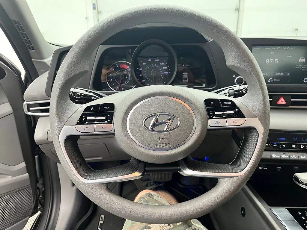 Used 2023 Silver Hyundai SEL image 21