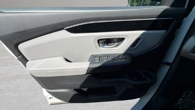 Used 2025  Honda EX-L image 17