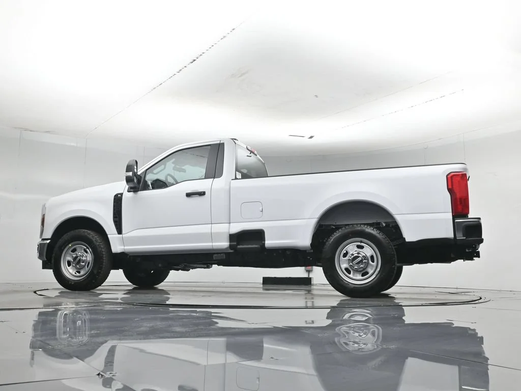 New 2027 Oxford White Ford XL image 44