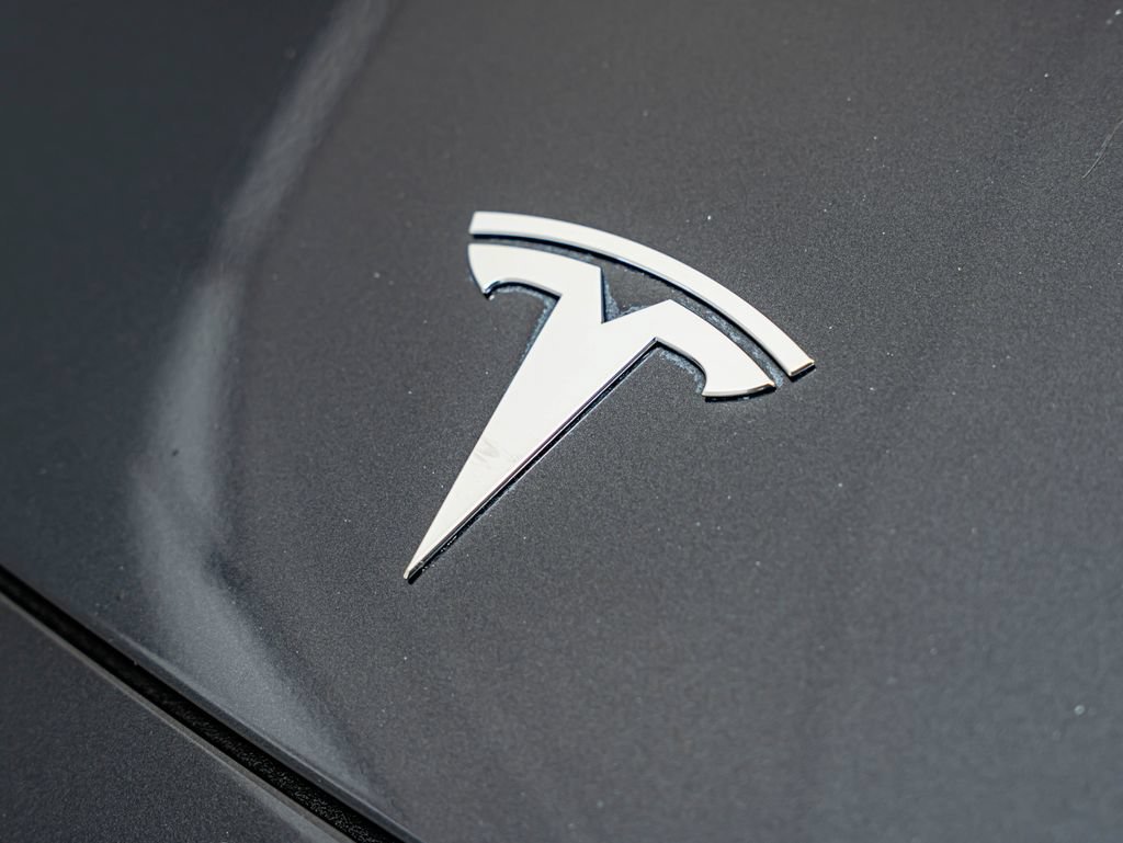 Used 2024 Stealth Gray Tesla  image 12