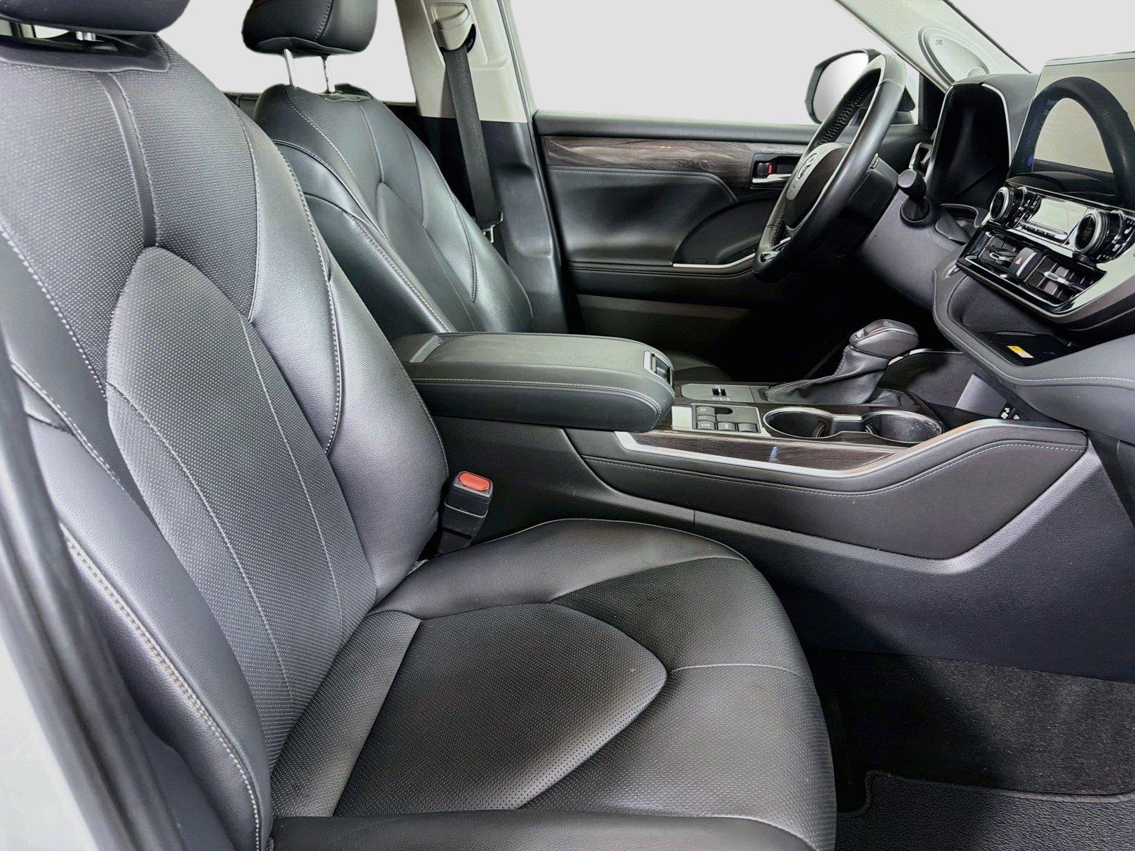 Used 2024 Wind Chill Pearl Toyota Limited image 29