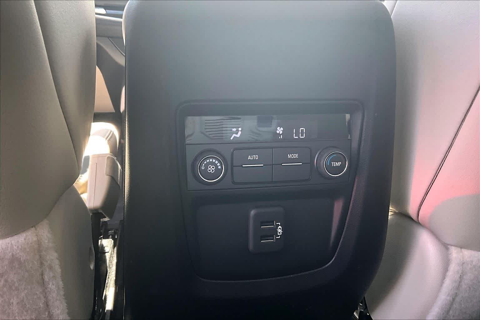 Used 2024 White Frost Tricoat Buick Essence image 36