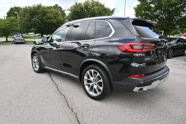 Used 2023 Black BMW sDrive40i image 9