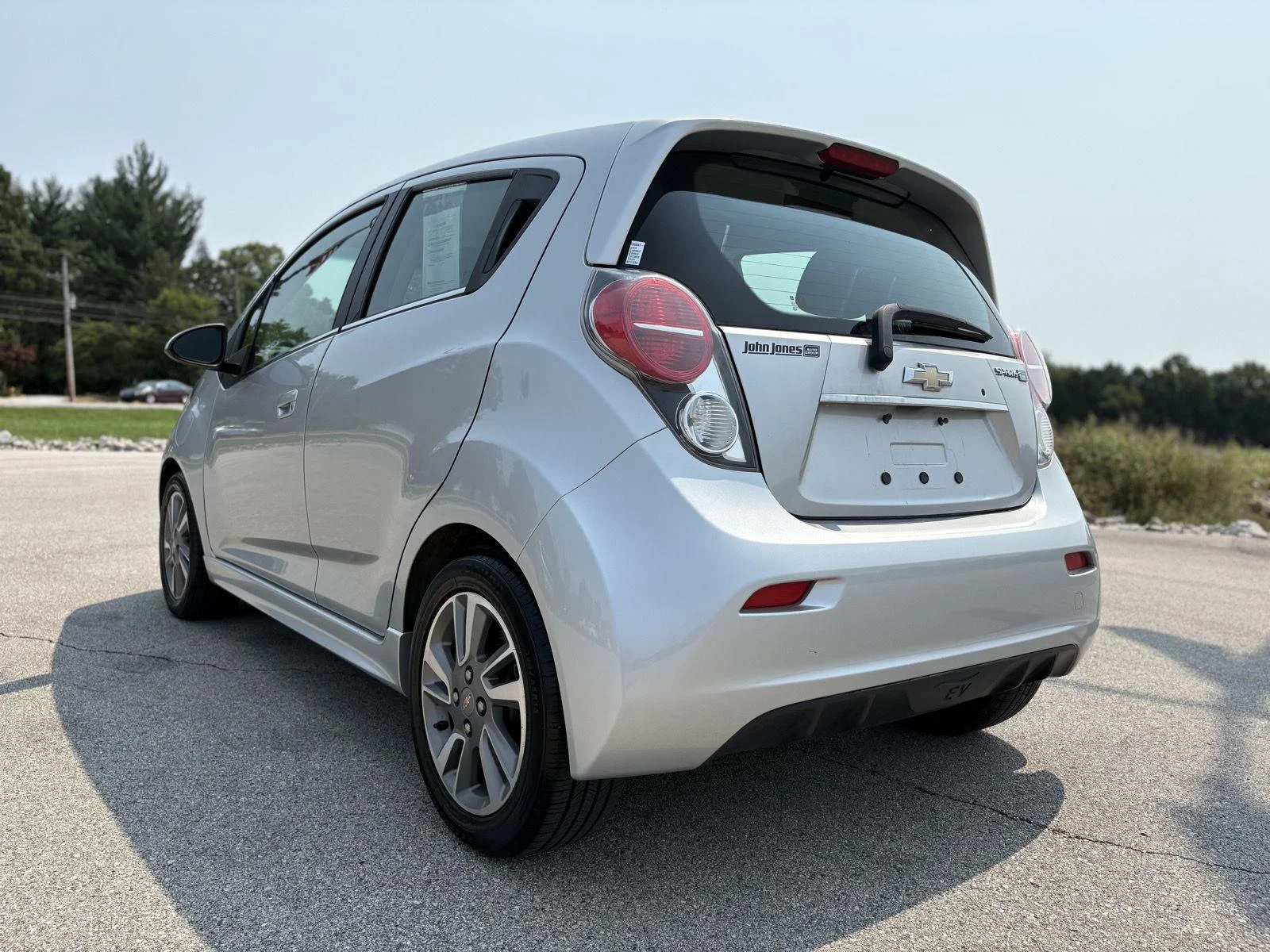 Used 2016 SILVER CHEVROLET HATCHBACK image 19