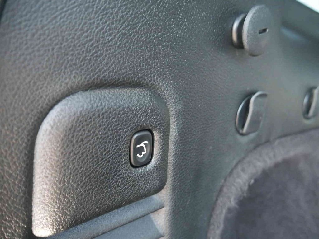 Used 2015 Black Jeep Overland image 9