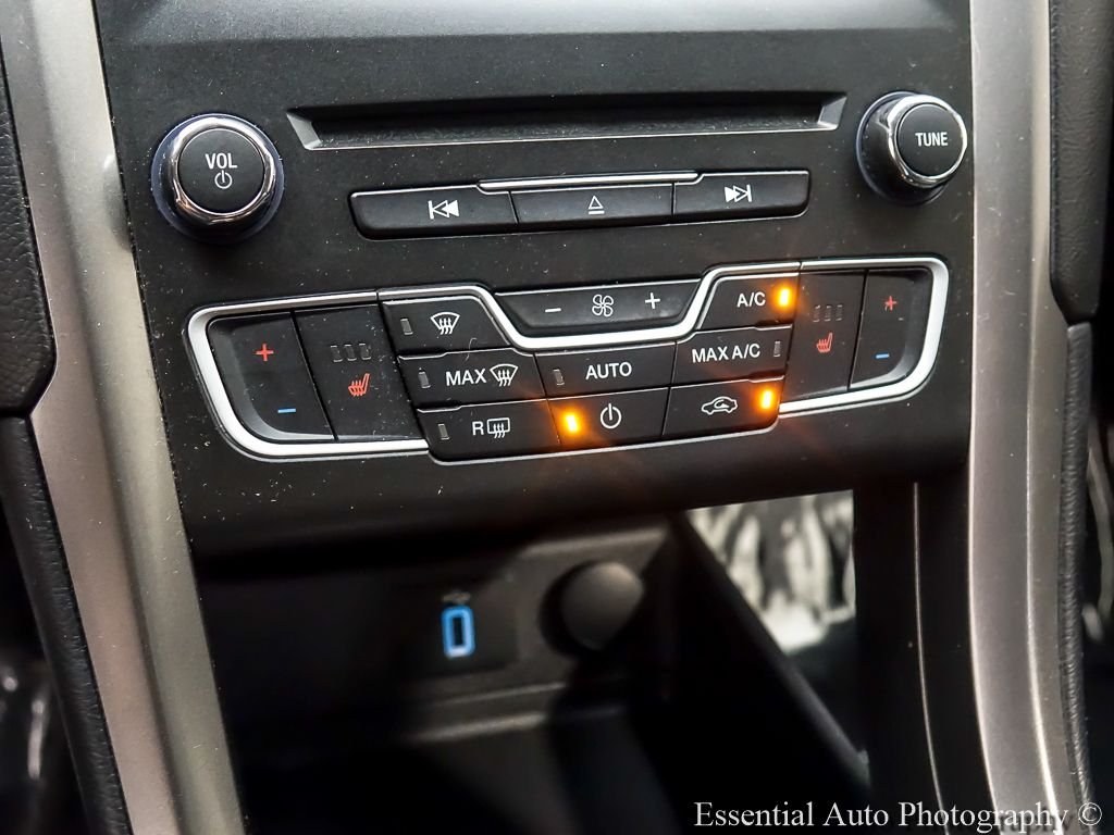 Used 2018 Ingot Silver Ford SE image 17