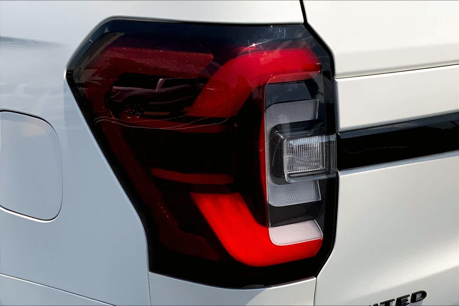 Used 2022 Star White Metallic Tri-Coat Ford Limited image 26