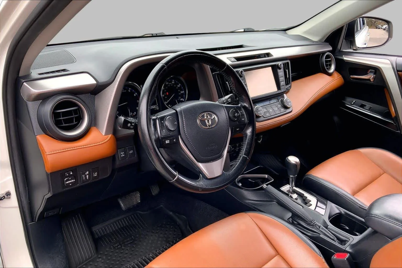 Used 2018 Blizzard Pearl Toyota Limited image 18
