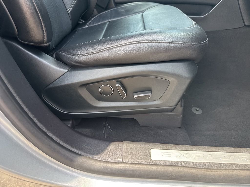 Used 2020 Silver Ford Limited image 26
