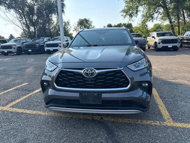 Used 2021 Gray Toyota Platinum image 9