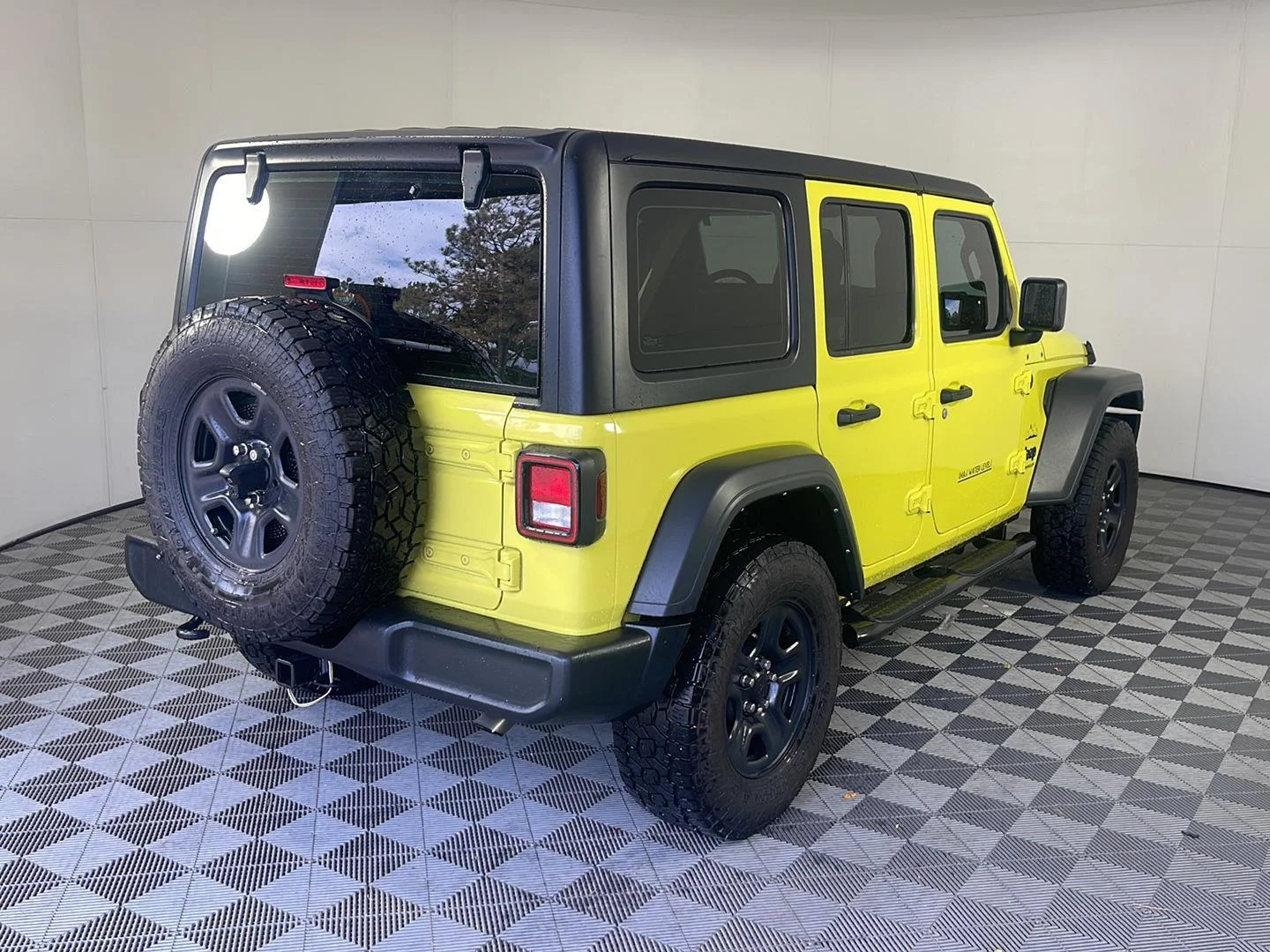 Used 2024 High Velocity Clearcoat Jeep Sport image 7