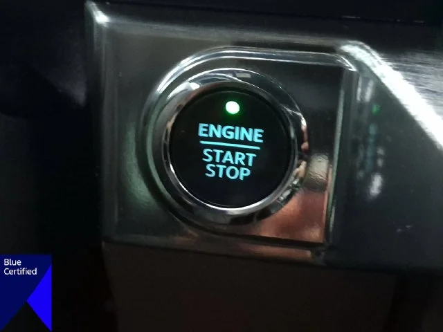 Used 2021 White Ford Lariat image 27