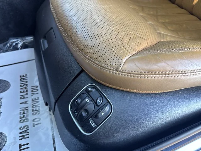 Used 2011 Gray Mercedes-Benz SL 550 image 28