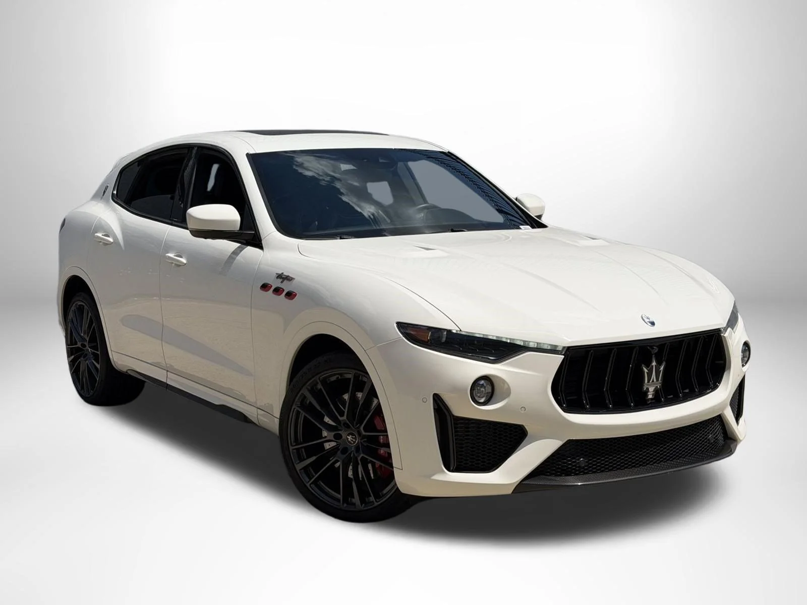 Used 2022 Bianco Maserati Trofeo image 1