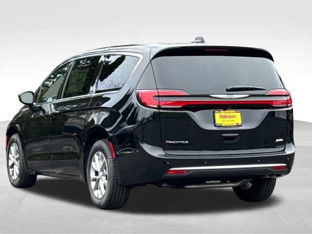 New 2026 Diamond Black Crystal Pearl-Coat Exterior Paint Chrysler Select image 4