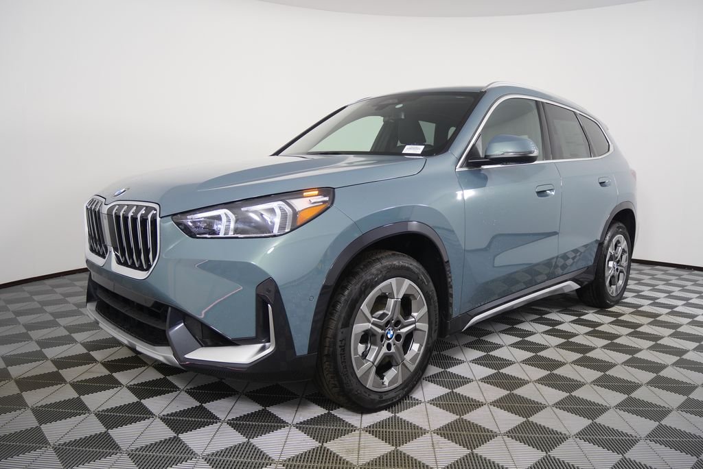 New 2026 Cape York Green Metallic BMW xDrive28i image 6