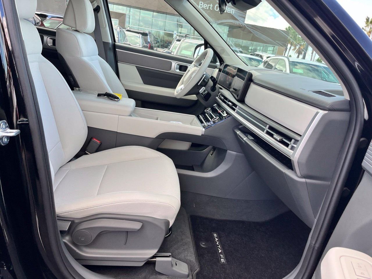 New 2027 Black Hyundai SE FWD image 22